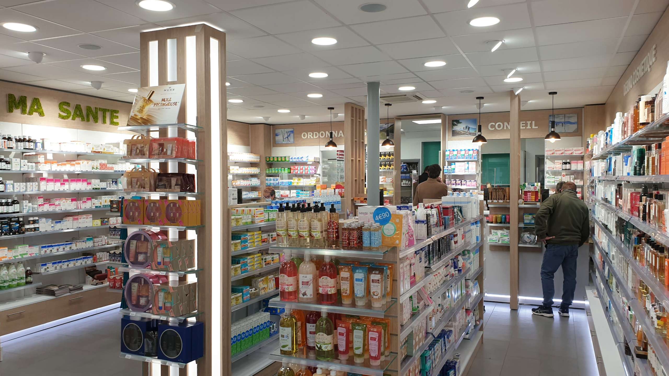 3ADS - Designer d'espace - Réalisation - Pharmacie de l’Ardiden – Relooking d’une pharmacie à Esquièze-Sère (65)